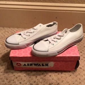 Airwalk women’s white sneakers